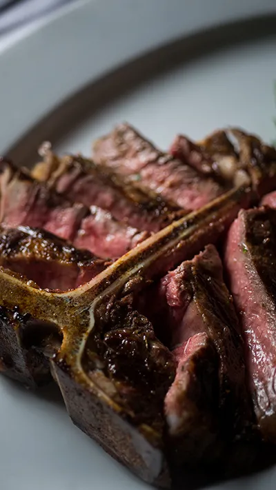 Bife de chorizo na parrilla, cortado na hora